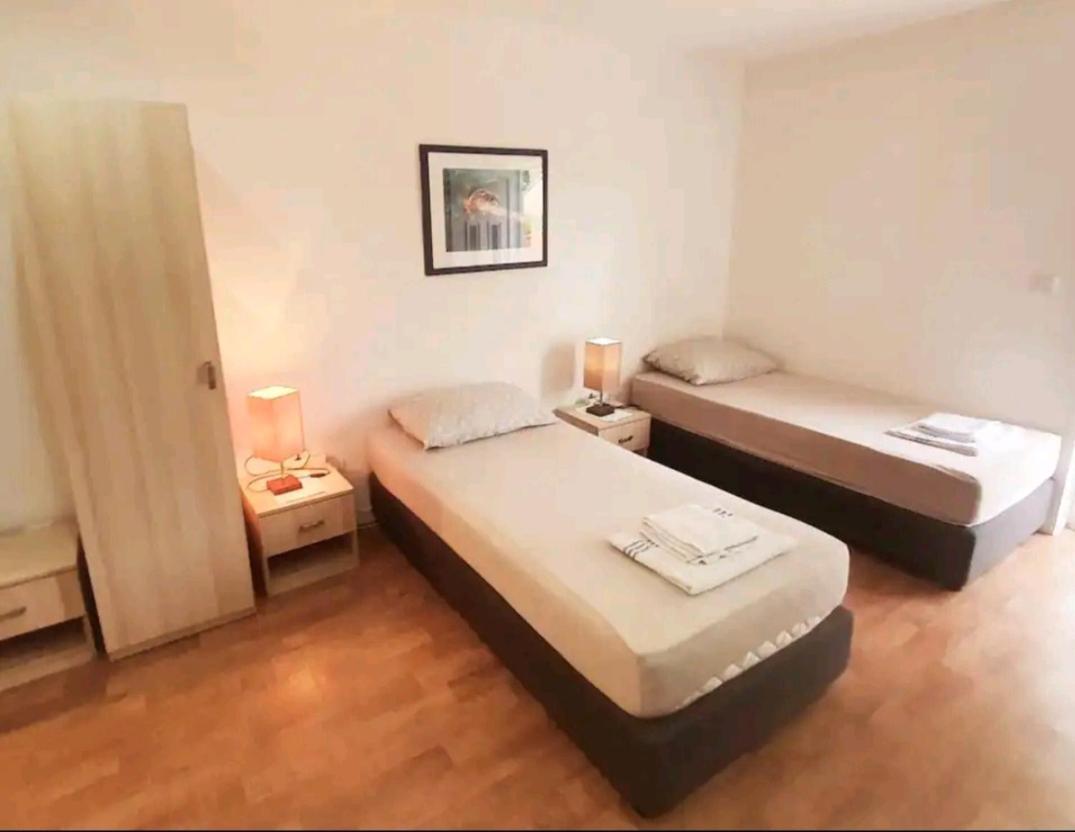 Motel Stone Gardens Доли Экстерьер фото