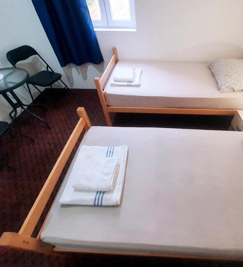 Motel Stone Gardens Доли Экстерьер фото