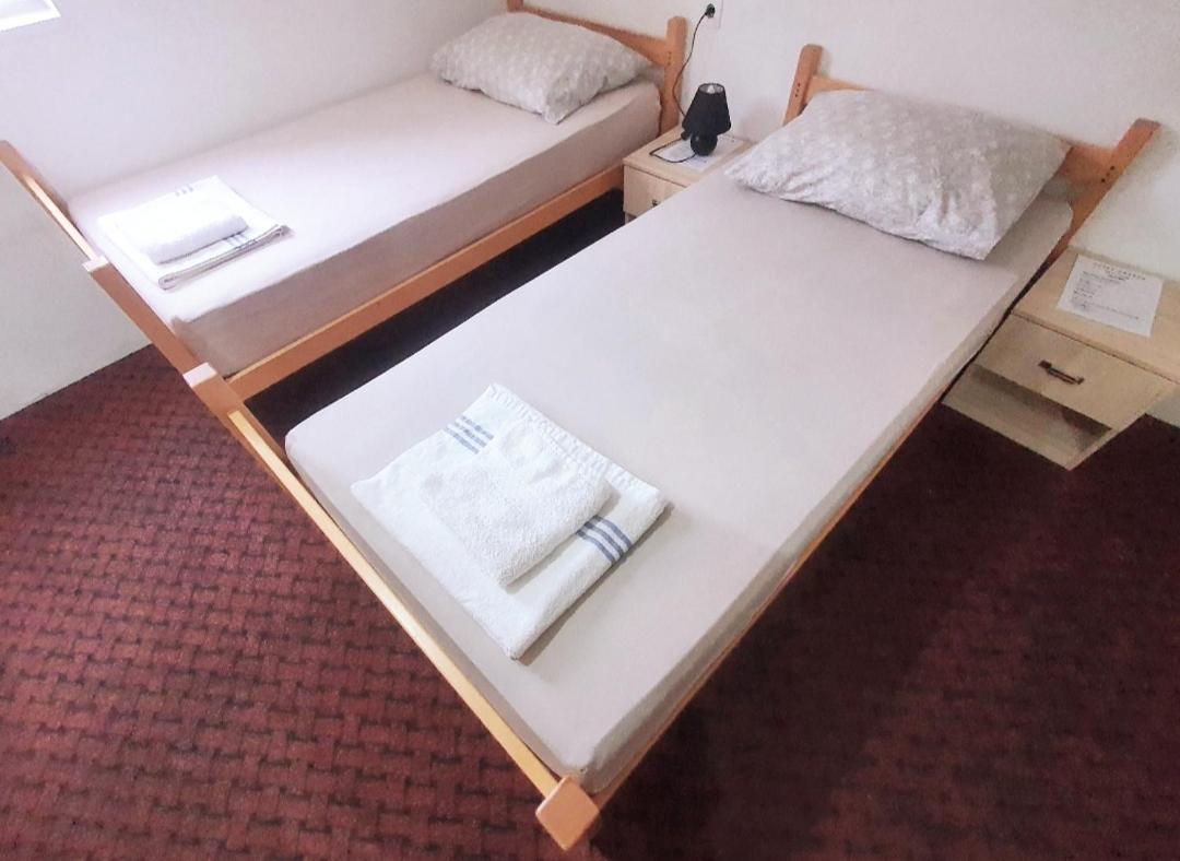 Motel Stone Gardens Доли Экстерьер фото